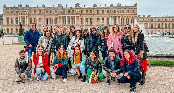 03. Group Picture - Versailles